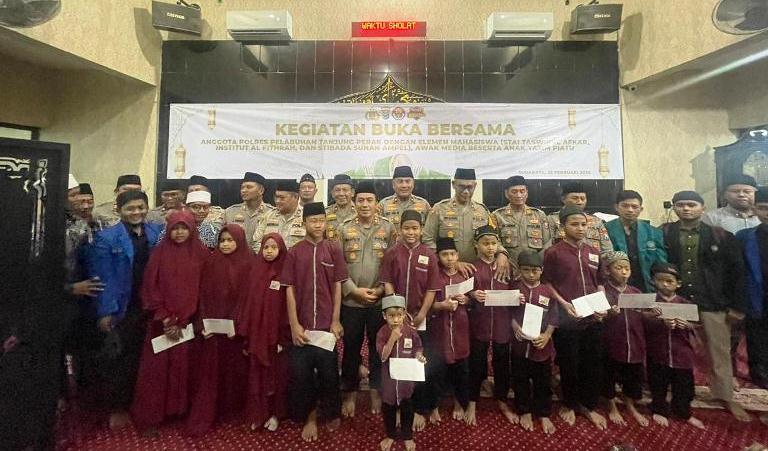 Polres Pelabuhan Tanjung Perak Surabaya Buka Bersama Insan Pers dan Santuni Anak Yatim
