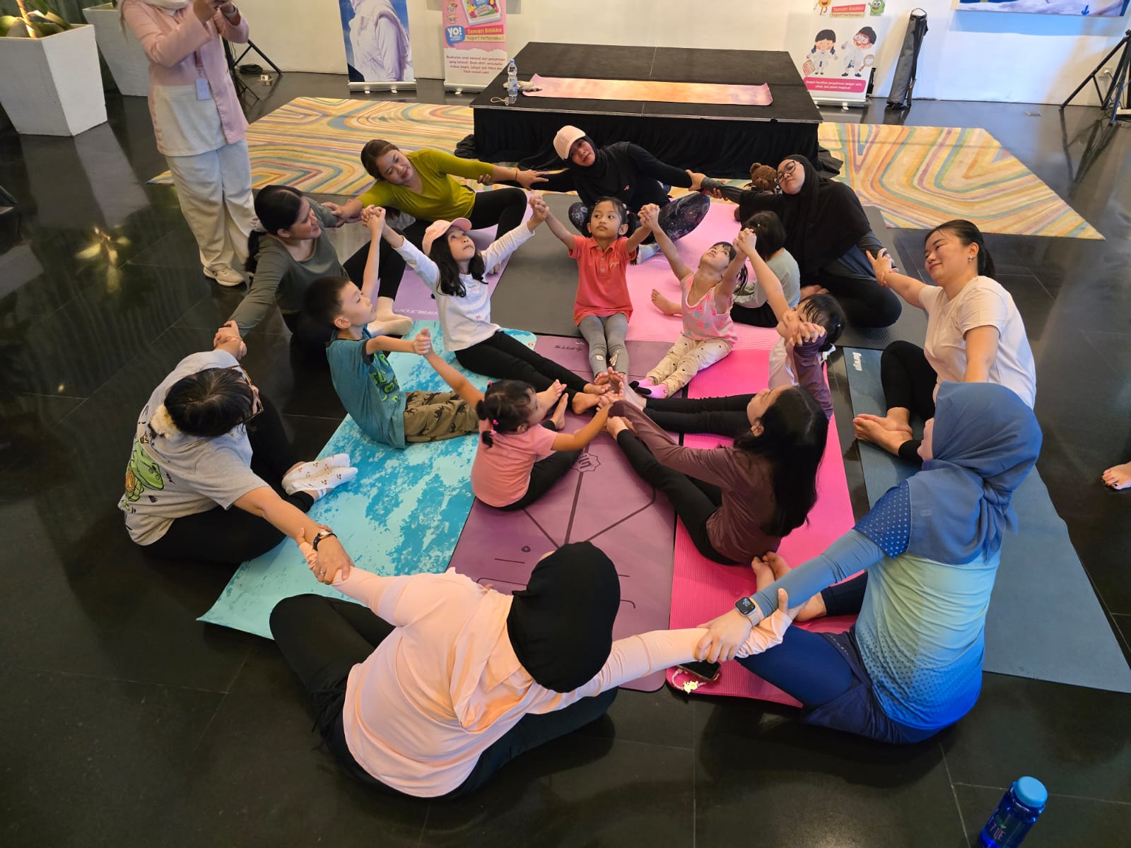 Rayakan Kebersamaan Ibu-Anak Lewat Gerakan dan Warna di Artotel Ts Suites Surabaya
