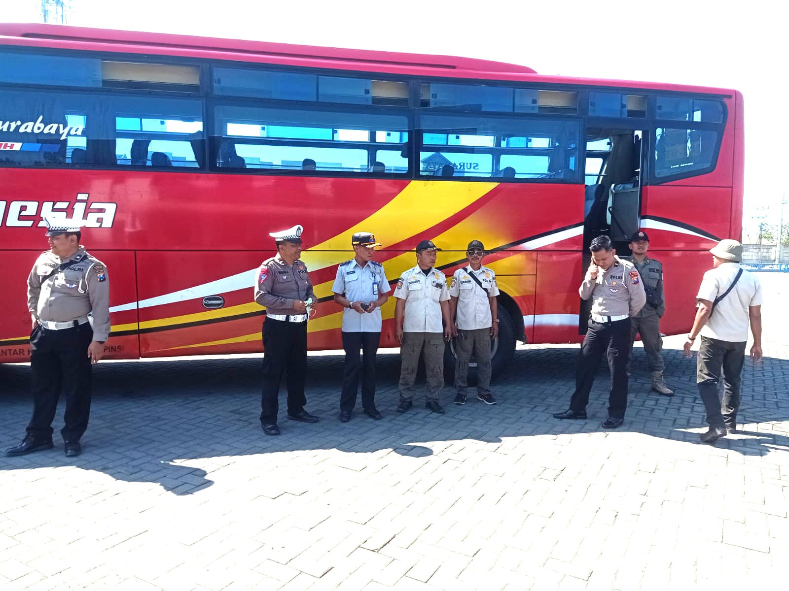 Satlantas Polres Pelabuhan Tanjung Perak Ramp Check PO Bus Jaya Utama, Jamin Keselamatan Penumpang