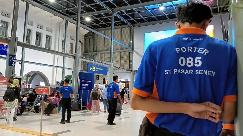 Modernisasi Stasiun Kereta Api: Dampaknya Terhadap Profesi Porter