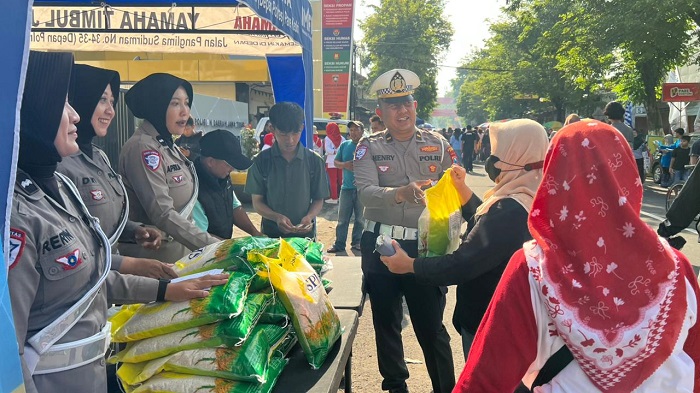 Gerakan Pangan Murah Polres Kediri, Ribuan Paket Beras SPHP Ludes di CFD Pare