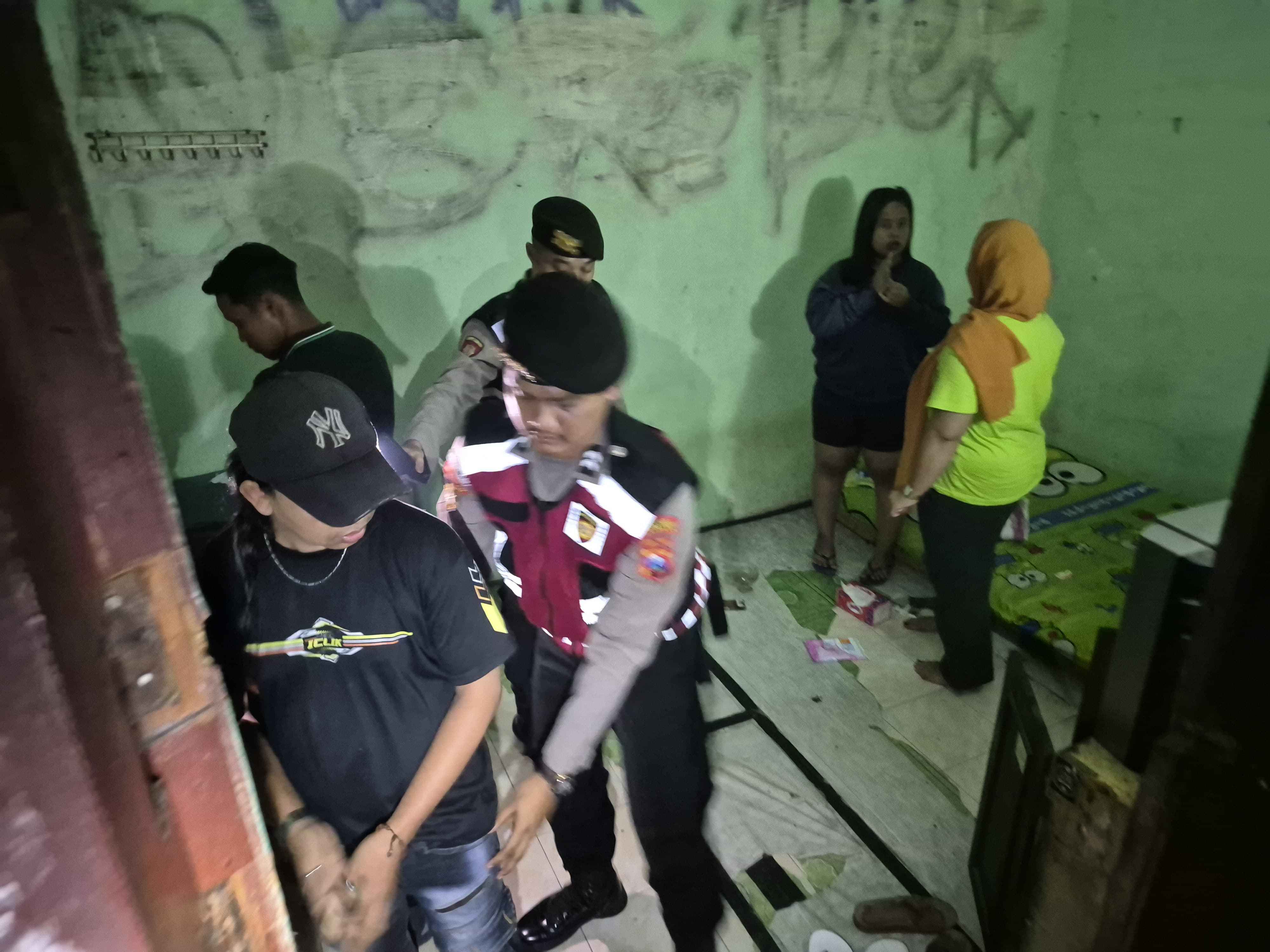 Prostitusi Moroseneng Digerebek Polisi, 6 Orang Diamankan