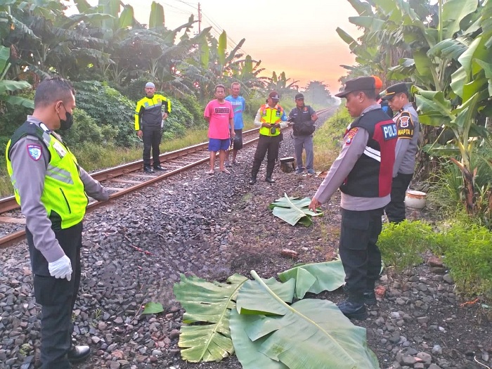 Diduga Bunuh Diri, Wanita Muda Tewas Tertabrak Kereta Api di Beji Pasuruan