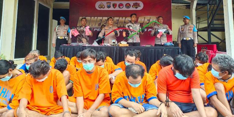 Operasi Pekat Polres Pelabuhan Tanjung Perak: AKBP Wahyu Hidayat Komitmen Berantas Premanisme dan Kriminalitas