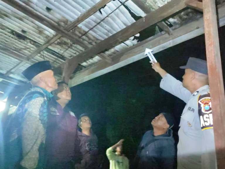 Teror Bondet Gemparkan Warga Puspo Pasuruan, Teras Rumah Jadi Sasaran