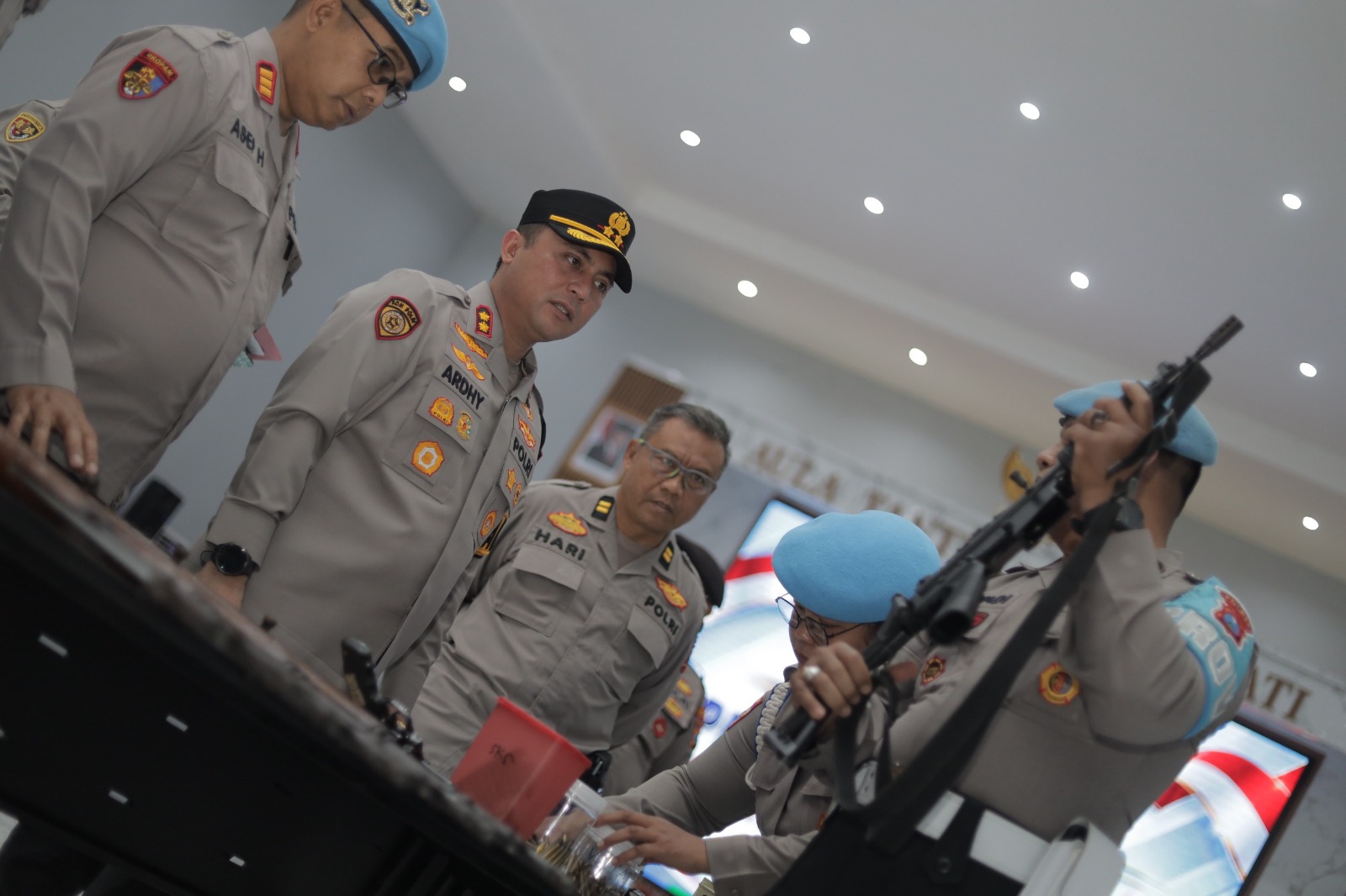 Cegah Macet, Senjata Api Polres Blitar Dicek Fungsi dan Administrasi