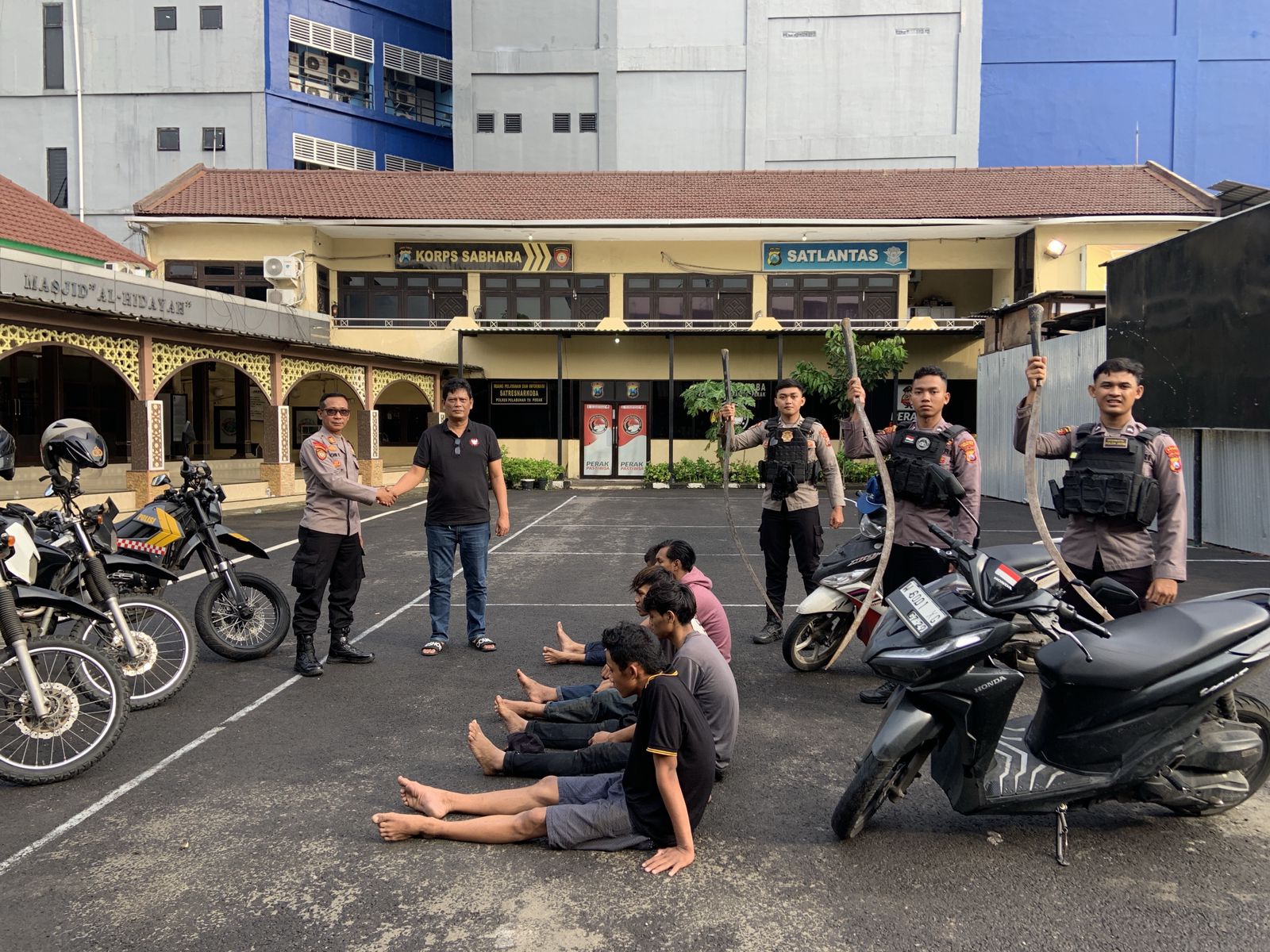 Hendak Tawuran, Polres Pelabuhan Tanjung Perak Amankan Lima Remaja dan Dua Celurit