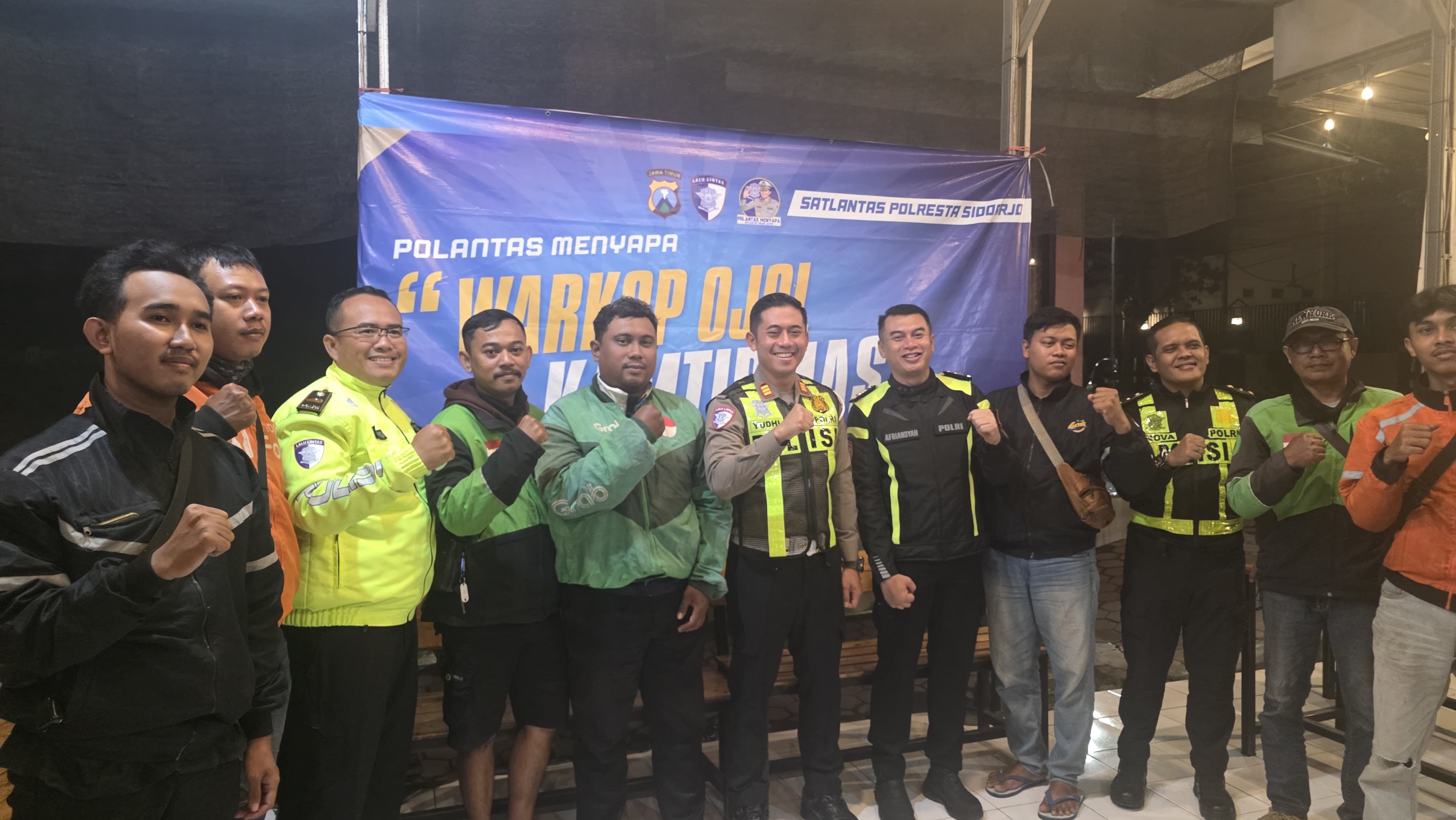 Polisi Sahur Bersama Ojol di Warkop Ojol Kamtibmas