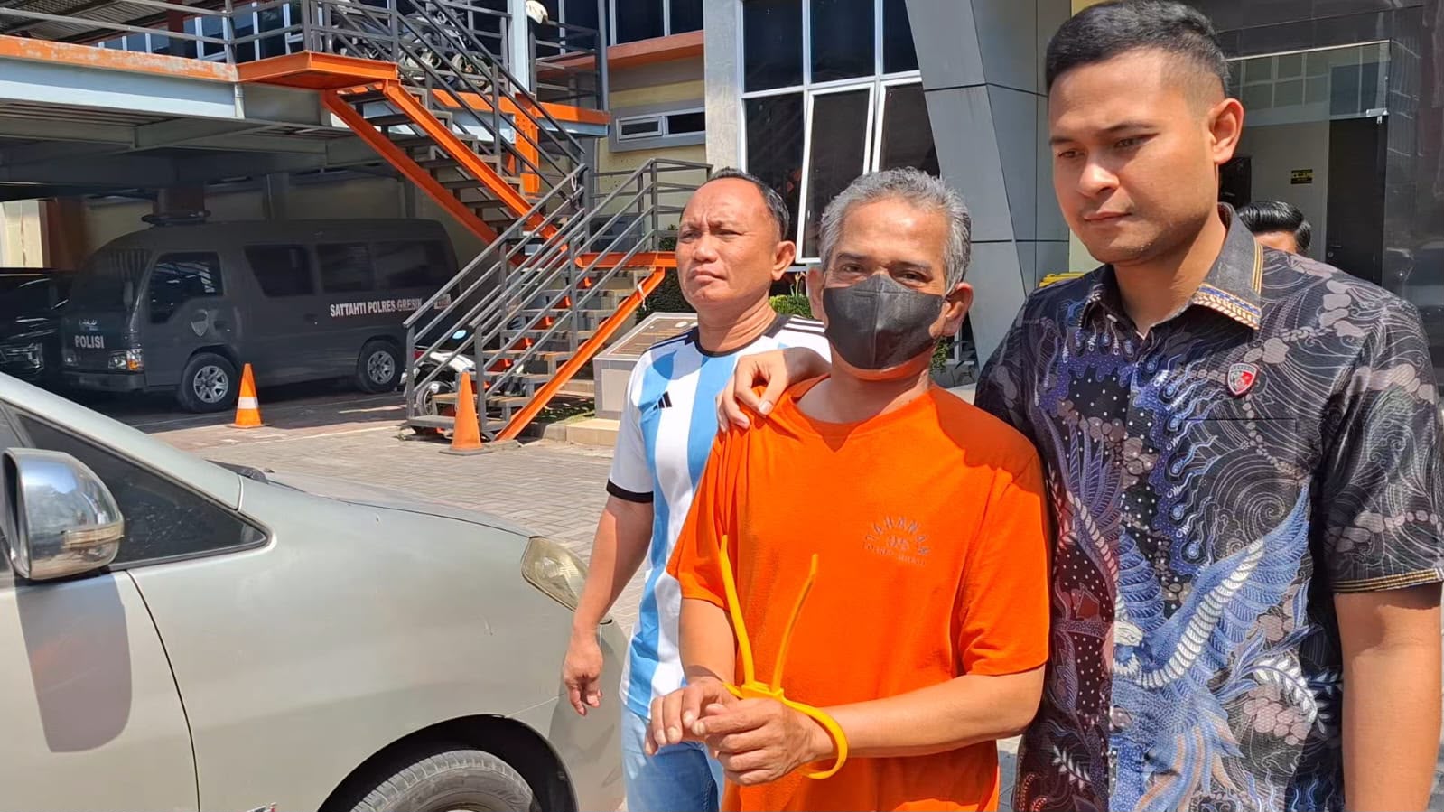 Bantu Dalang Kasus SK ASN Bodong, Oknum Pegawai Pemkab Gresik Resmi Ditahan 