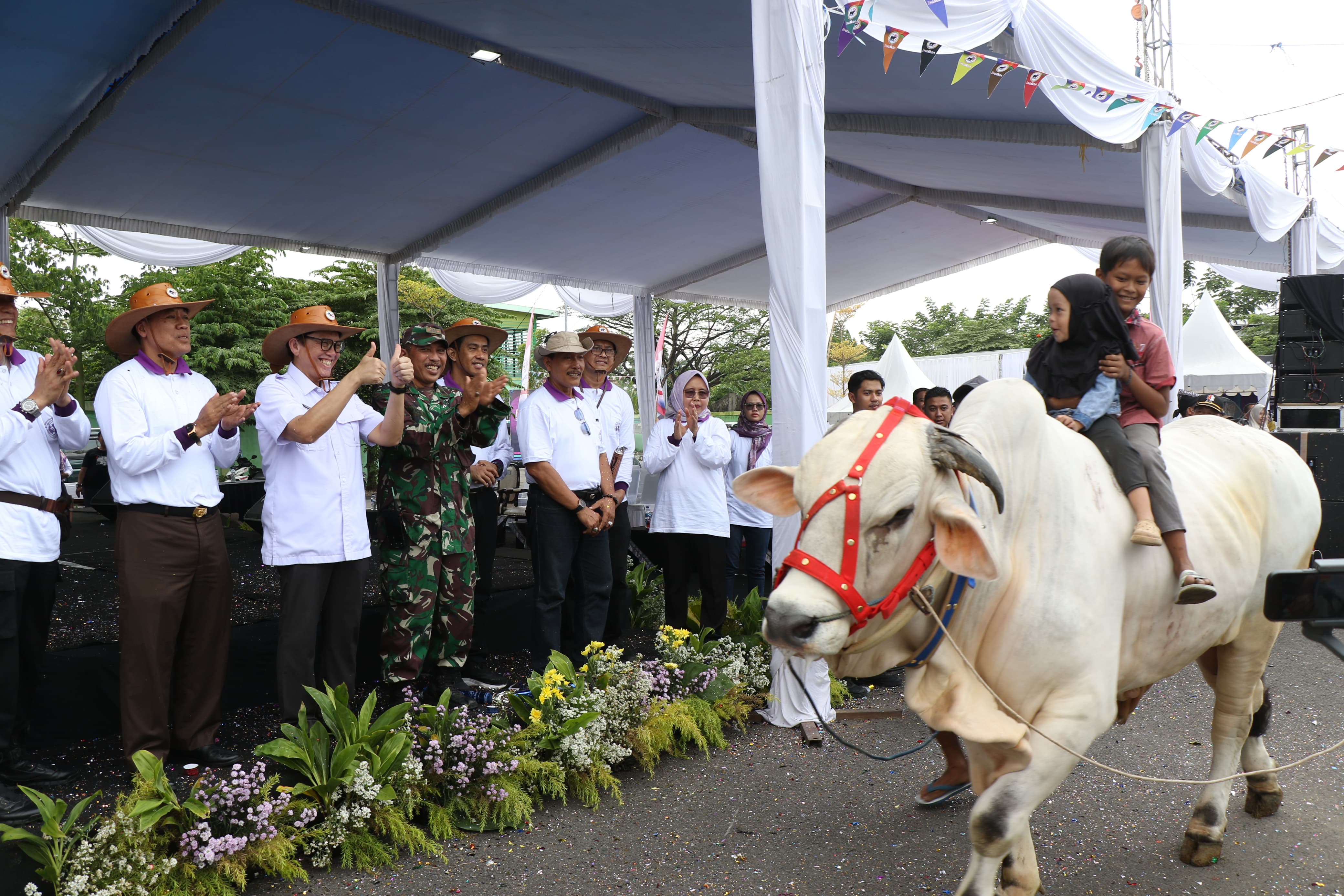 Hadir di Acara Pameran Ternak, Pj Adriyanto Sebut Pasar Hewan Bisa Jadi Tujuan Wisata dan Edukasi