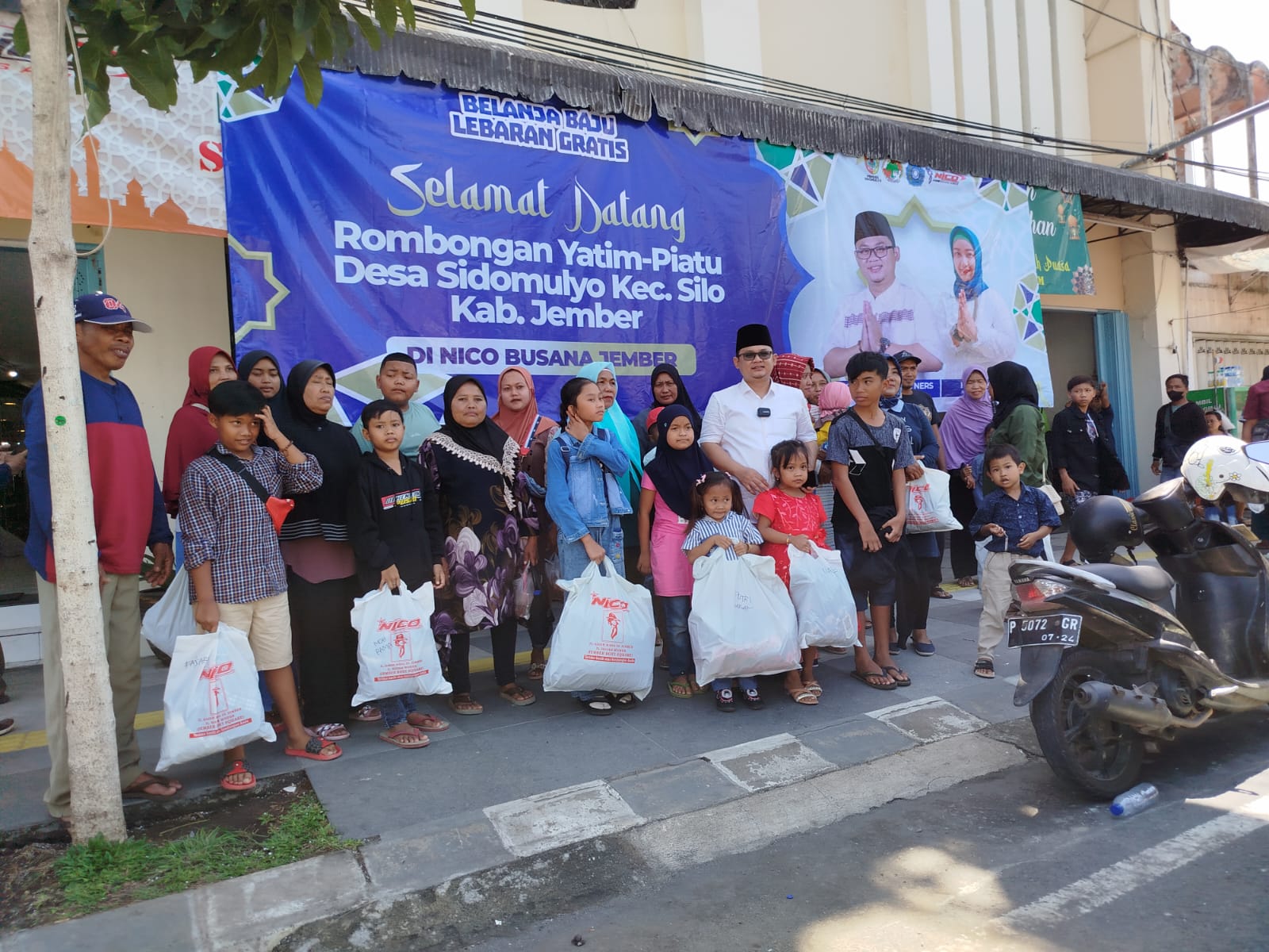 Kades Kamiludin Ajak Belanja Kebutuhan Idul Fitri Anak Yatim