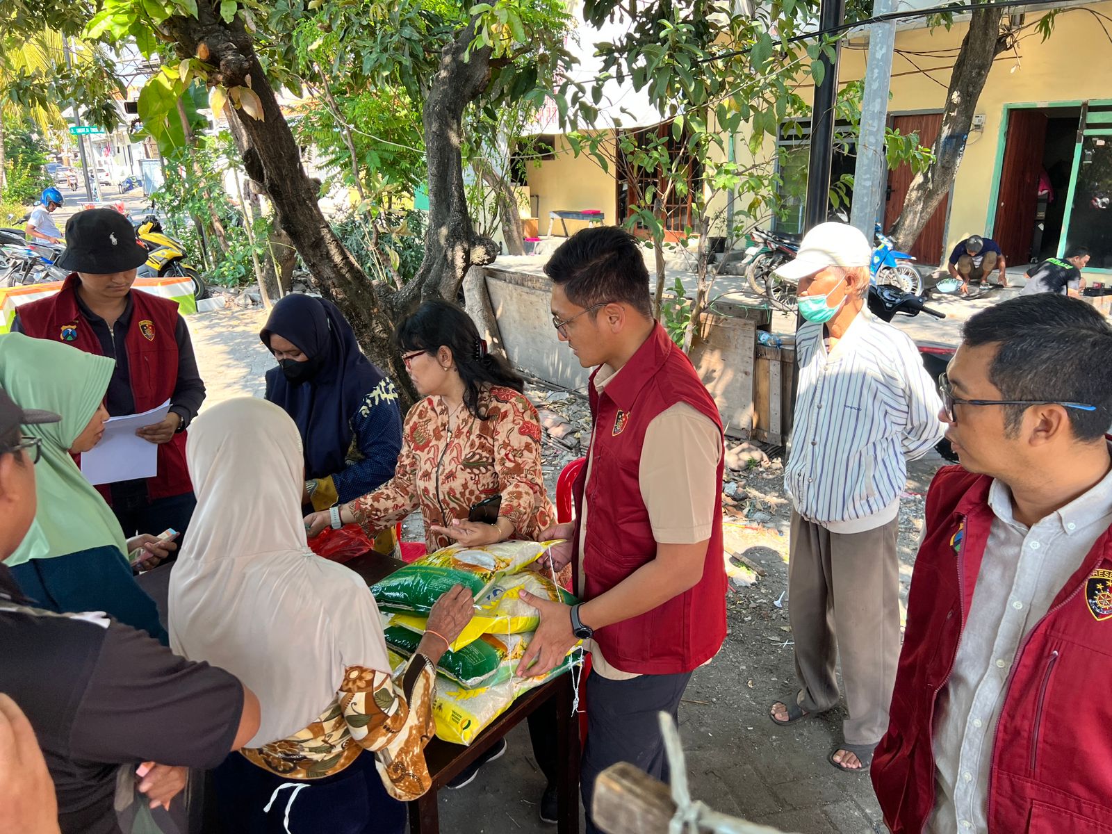 Dukung Gerakan Pangan Murah, Subdit Tipidkor Polda Jatim Jual 2 Ton Beras