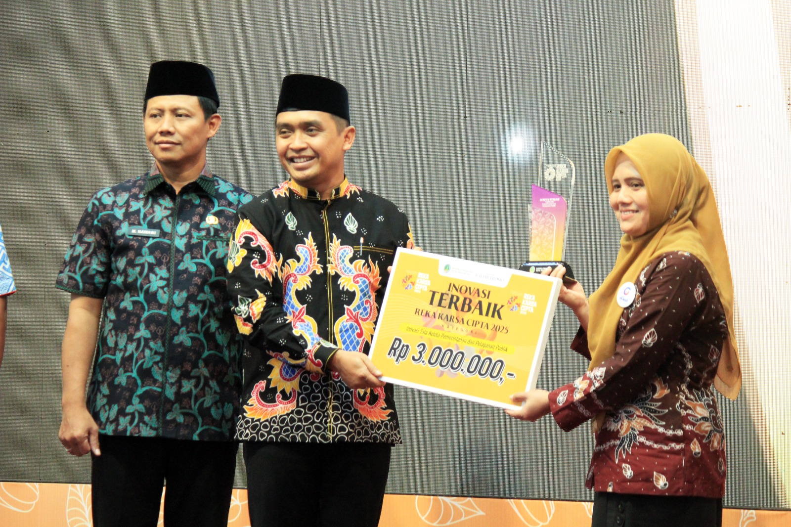 Anugerahkan Reka Karsa Cipta 2025, Wali Kota Pasuruan Dorong Inovasi Berkelanjutan