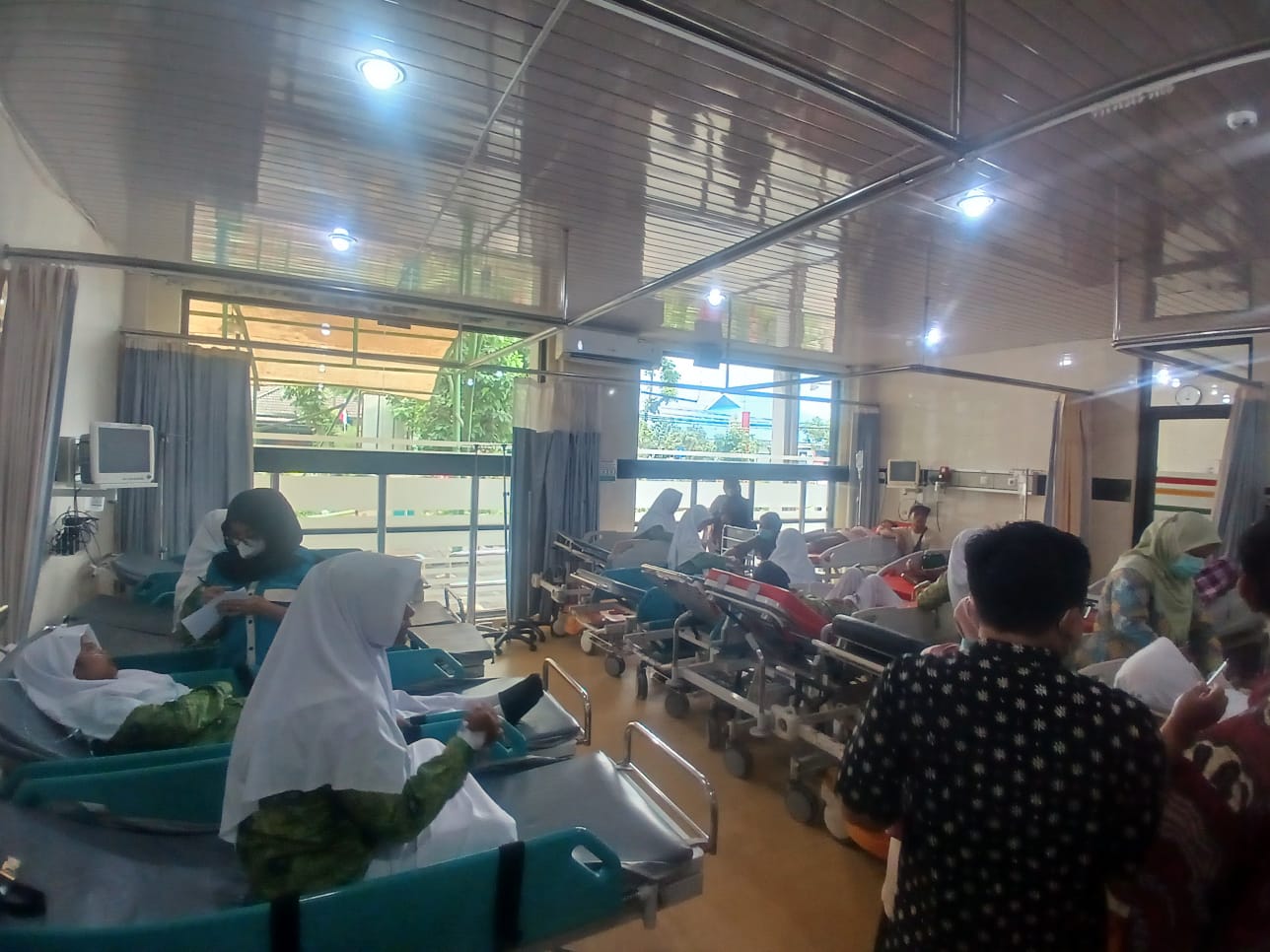 16 Siswa dan 2 Guru MTs Al Khalifah Dirawat di RSUD Kanjuruhan Diduga Keracunan MBG