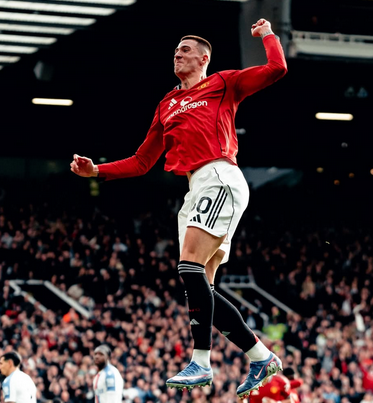 Bangkit dari Tertinggal, Manchester United Tembus Tiga Besar Liga Inggris