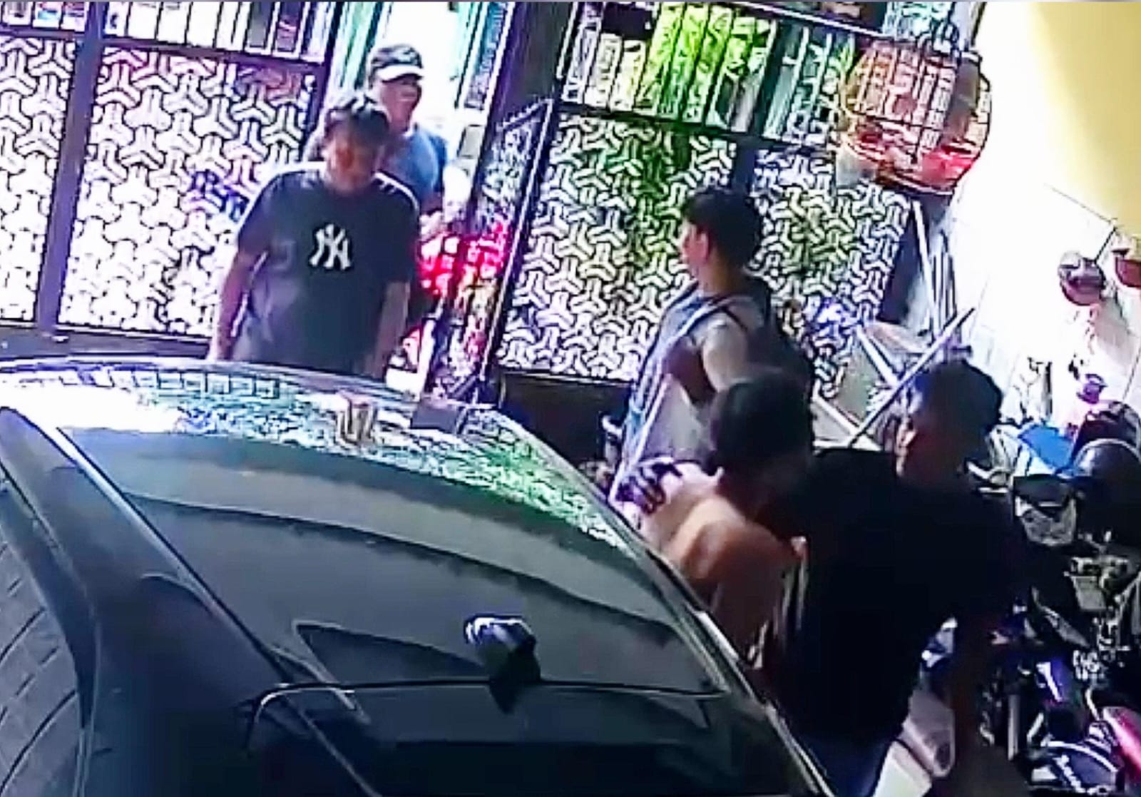 Usai Jadi Korban Salah Gerebek, Rumah Warga Dukuh Kupang Timur Didatangi Polisi Berseragam