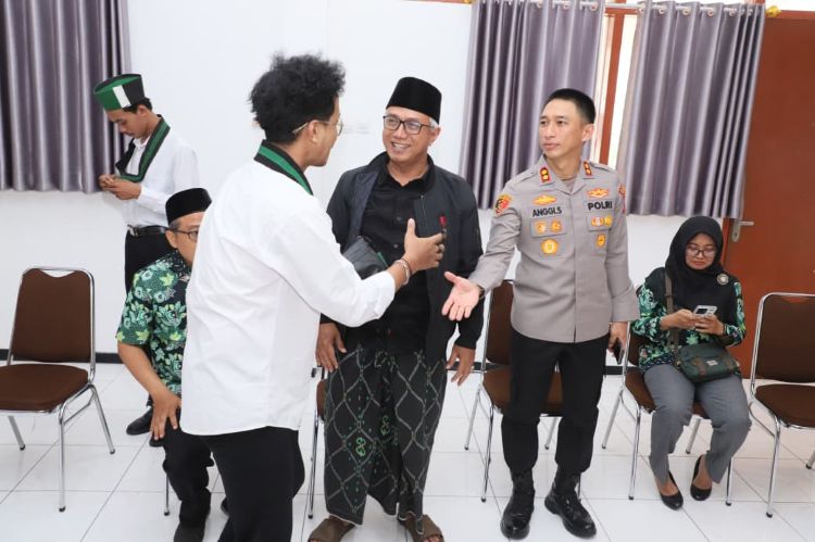 Kapolres Kediri Kota Hadiri Pelantikan Raya HMI Cabang Kediri dan Simposium Kebangsaan