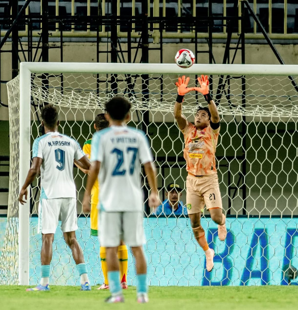 Persebaya Bertengger di Papan Tengah, Suporter Mulai Ungkapkan Kekecewaan