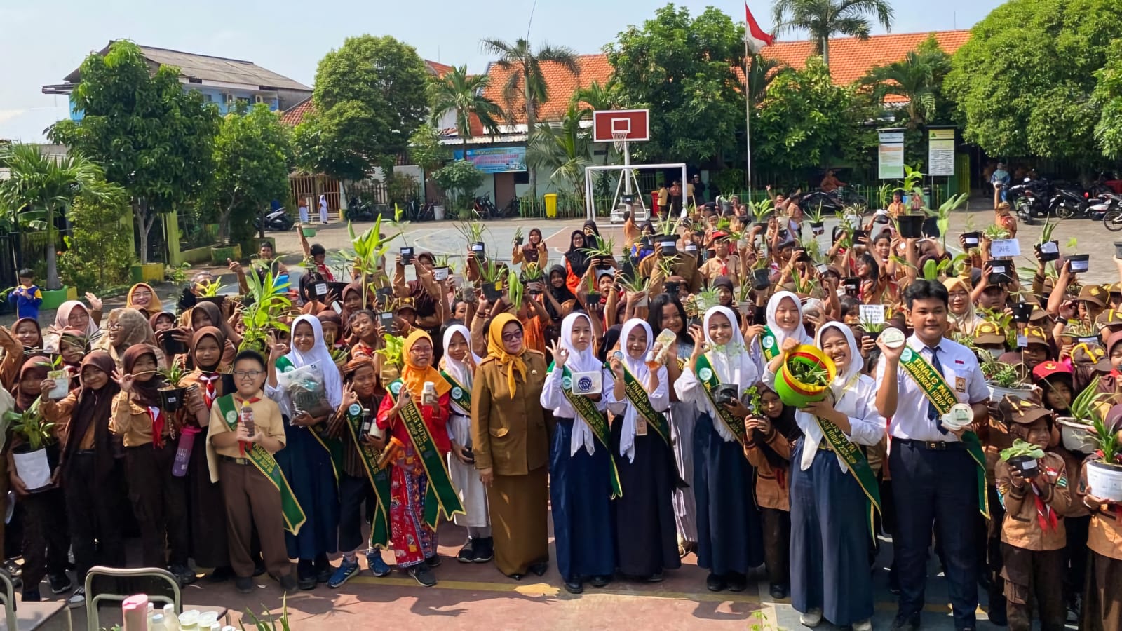 Kolaborasi Inspiratif Finalis Pangeran Putri Lingkungan Hidup 2024 dan SDN Tandes Kidul 1 Dorong Inovasi