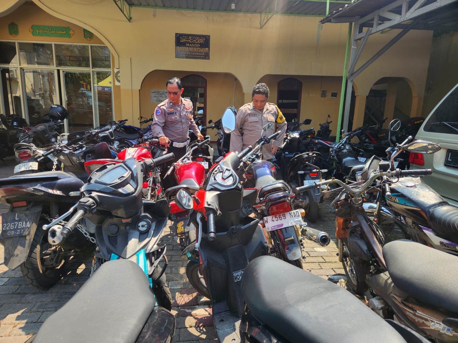 Polisi Bubarkan Aksi Balap Liar di Jalan Kedung Cowek, 29 Motor Diamankan