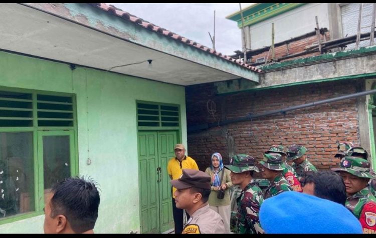 Polsek Sumberrejo Bersama TNI dan Forpimca Gelar Kerja Bakti di Desa Prayungan Bojonegoro