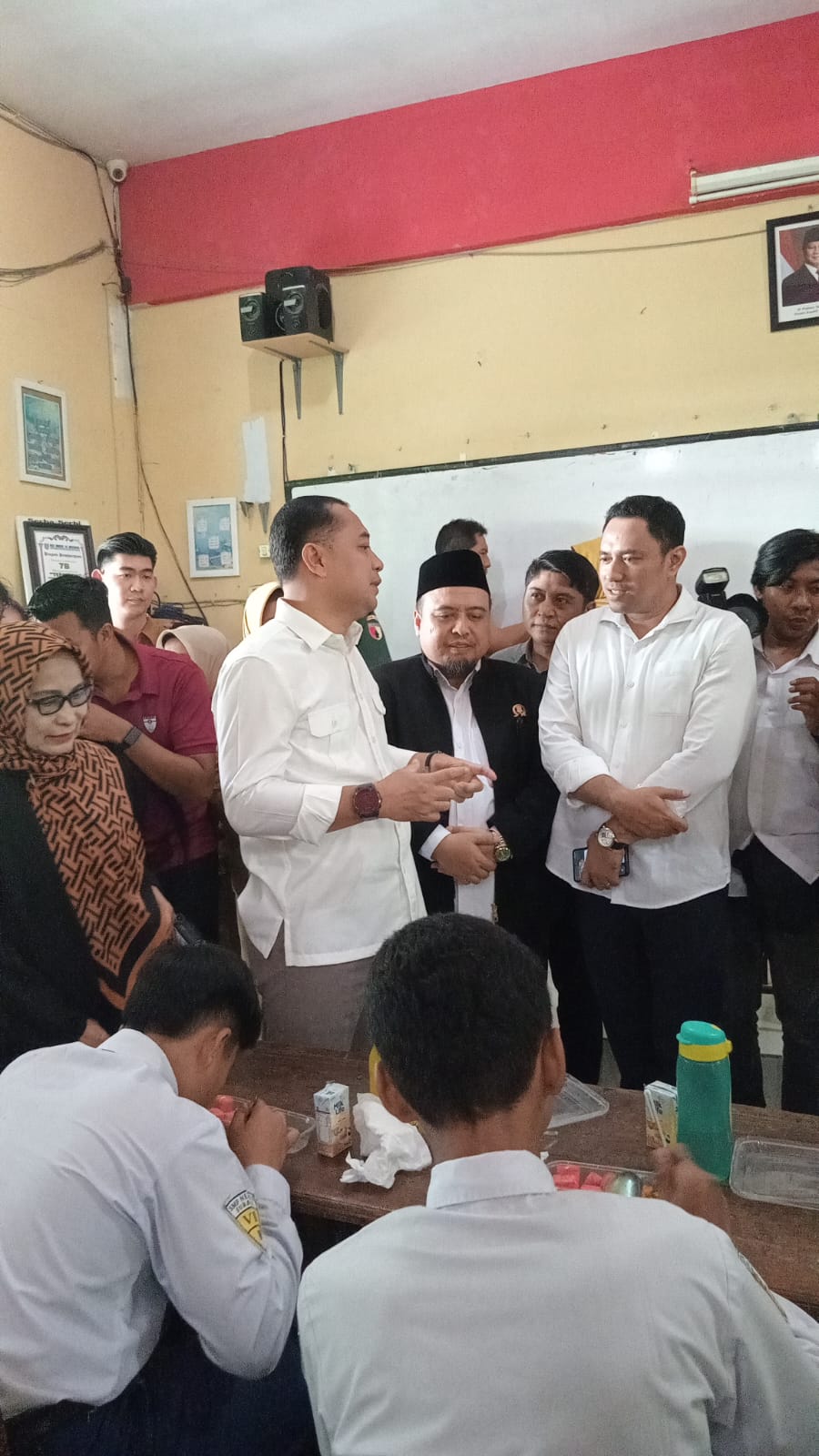 Program Makan Bergizi Gratis Perdana di Surabaya Sasar 5 Sekolah, Wakil Ketua DPRD Surabaya Apresiasi