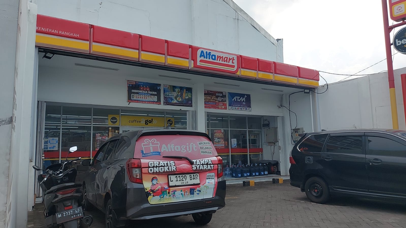 Minimarket Kenjeran Dibobol, Pelaku Jebol Plafon Gondol Uang dan 9 Slop Rokok