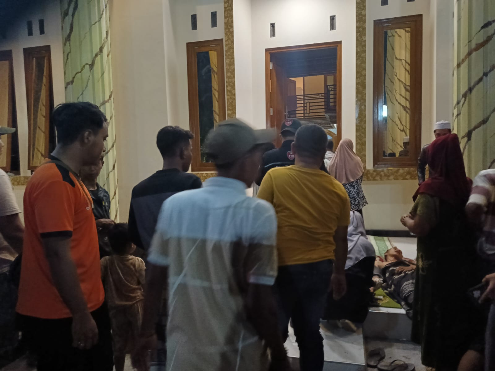 Dihantam Ombak Perahu Nelayan Terbalik, 15 Selamat dan 2 ABK Hilang