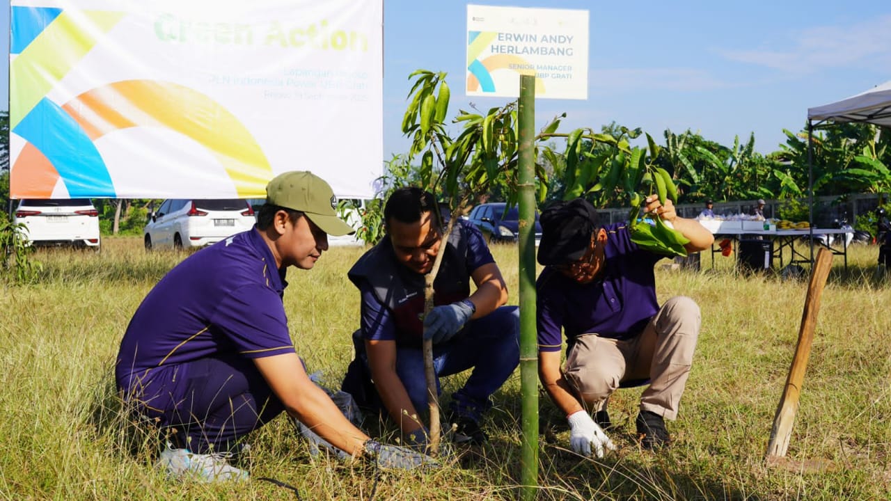 UBP Grati Hijaukan Bumi, Sambut HUT ke-30 PLN Indonesia Power dengan Green Action