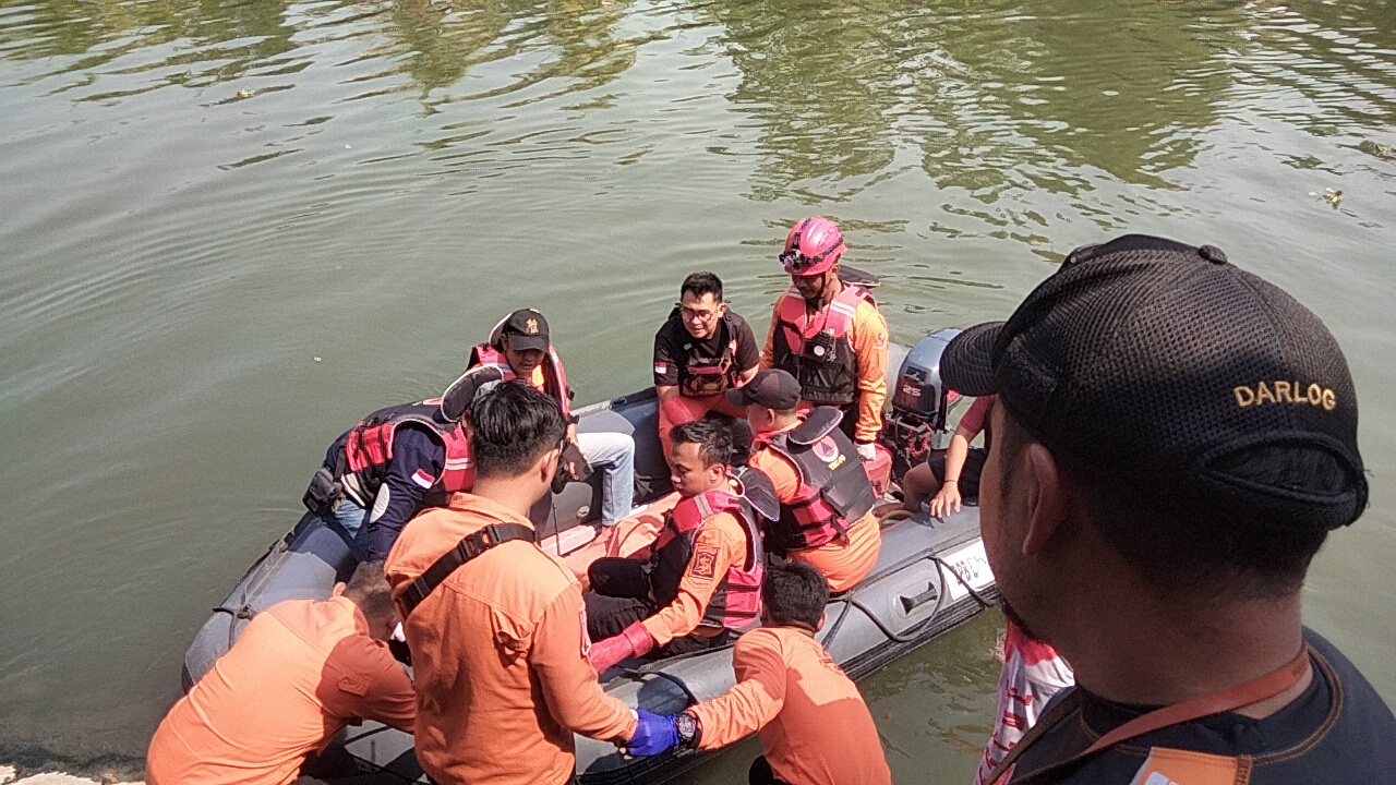 Motor dan Tas Misterius Ditinggal di Jalan Gunung Sari, Pemilik Diduga Terjun ke Sungai Brantas