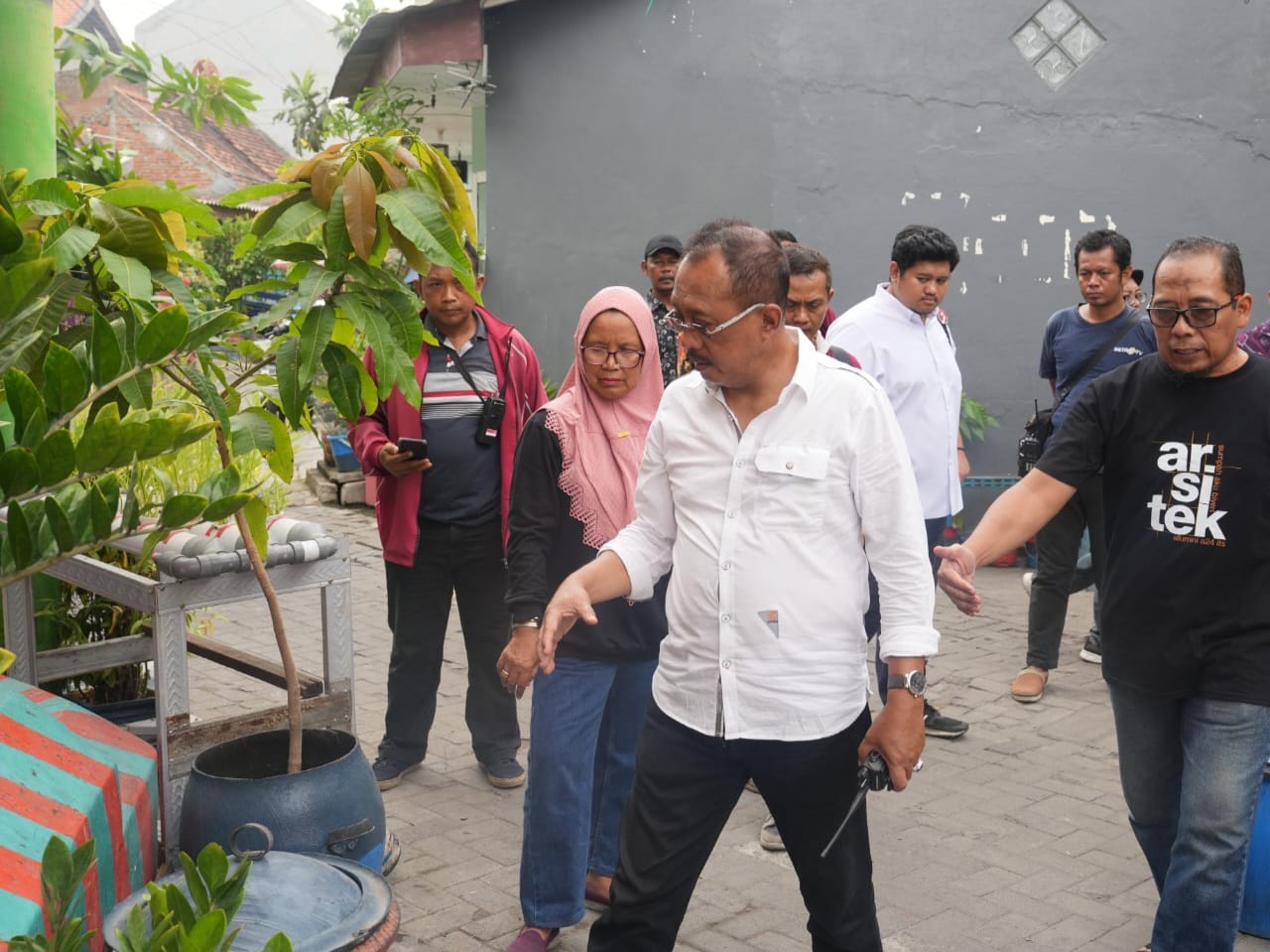 Wakil Walikota Surabaya Pastikan Komitmen Pemerintah Kota Penuhi PJU di Seluruh Kampung