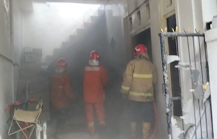 Kulkas Korslet, Rumah di GKA Gresik Nyaris Hangus Terbakar