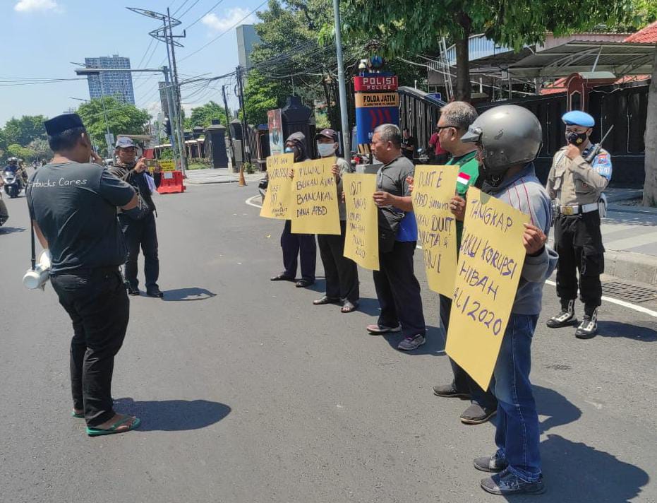 Polsek Gayungan Kawal Aksi Unjuk Rasa di Kejaksaan Tinggi Jatim