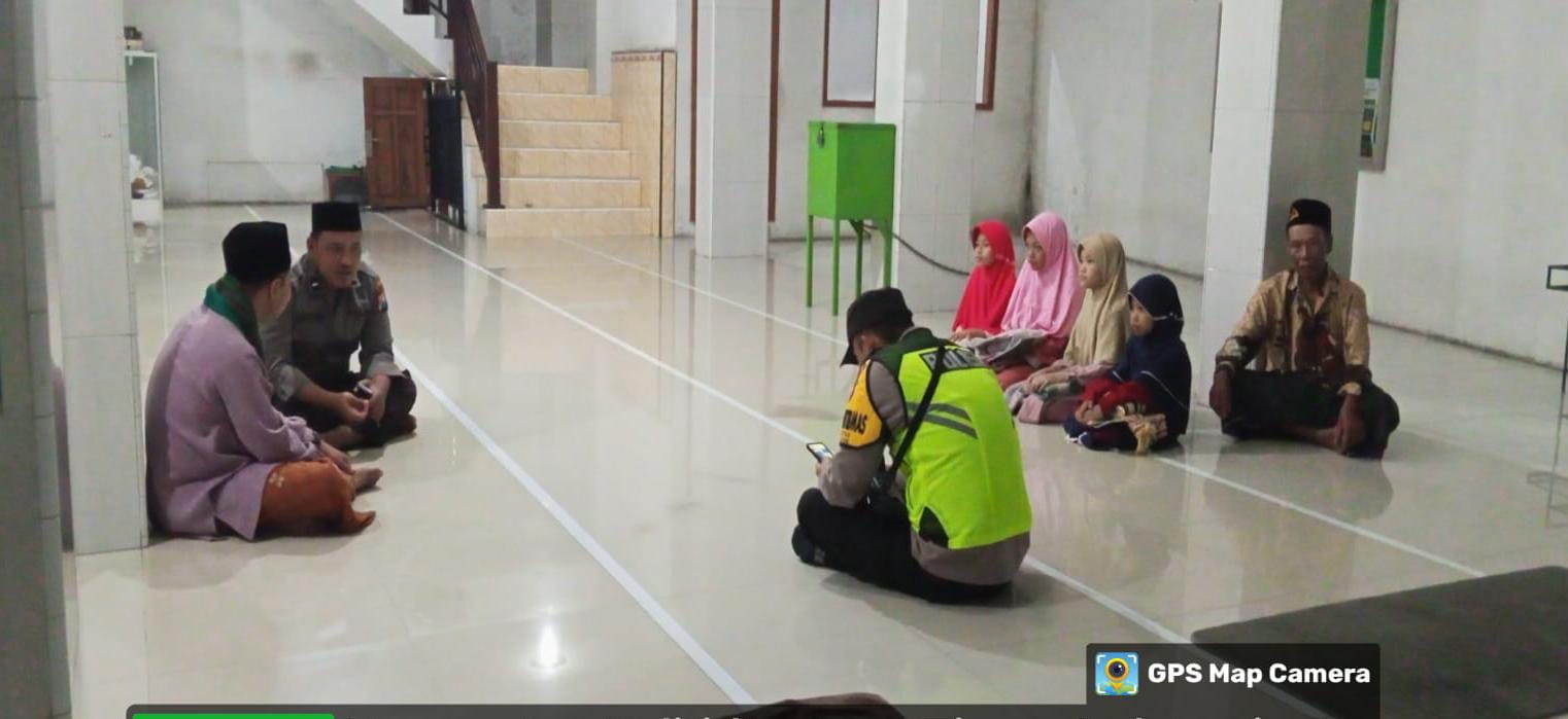 Jaga Kamtibmas, Anggota Polsek Kalitidu Patroli sembari Safari Ramadan ke Masjid di Desa Leran