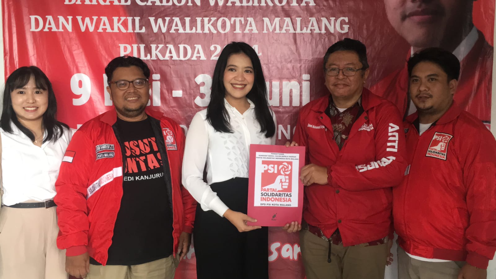 Serahkan Berkas ke PSI Kota Malang, Dokter Ragilda Daftar Cawawali