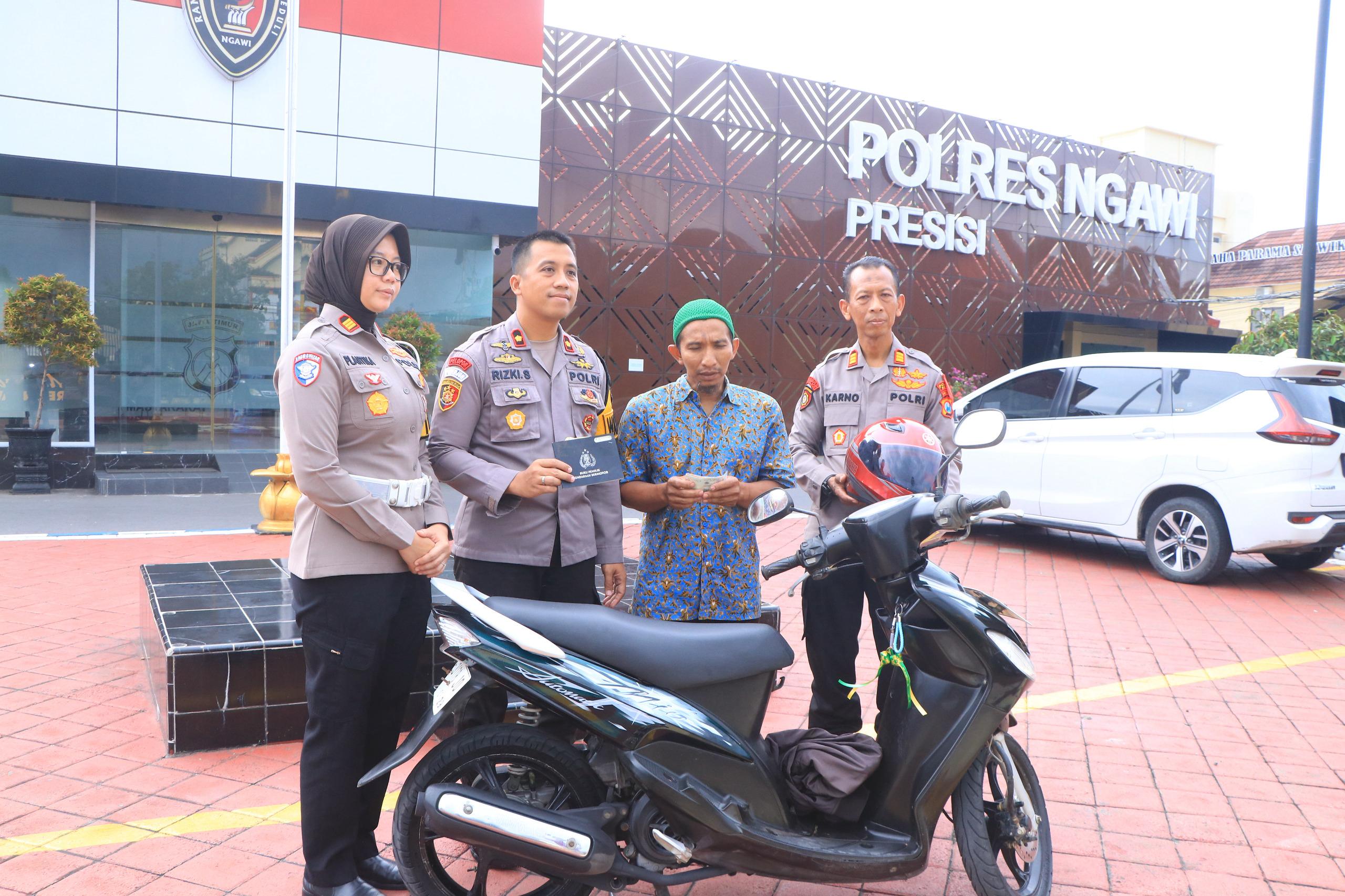 Kisah Haru di Ngawi: Motor Terbakar, Diganti oleh Hamba Allah Lewat Polres 