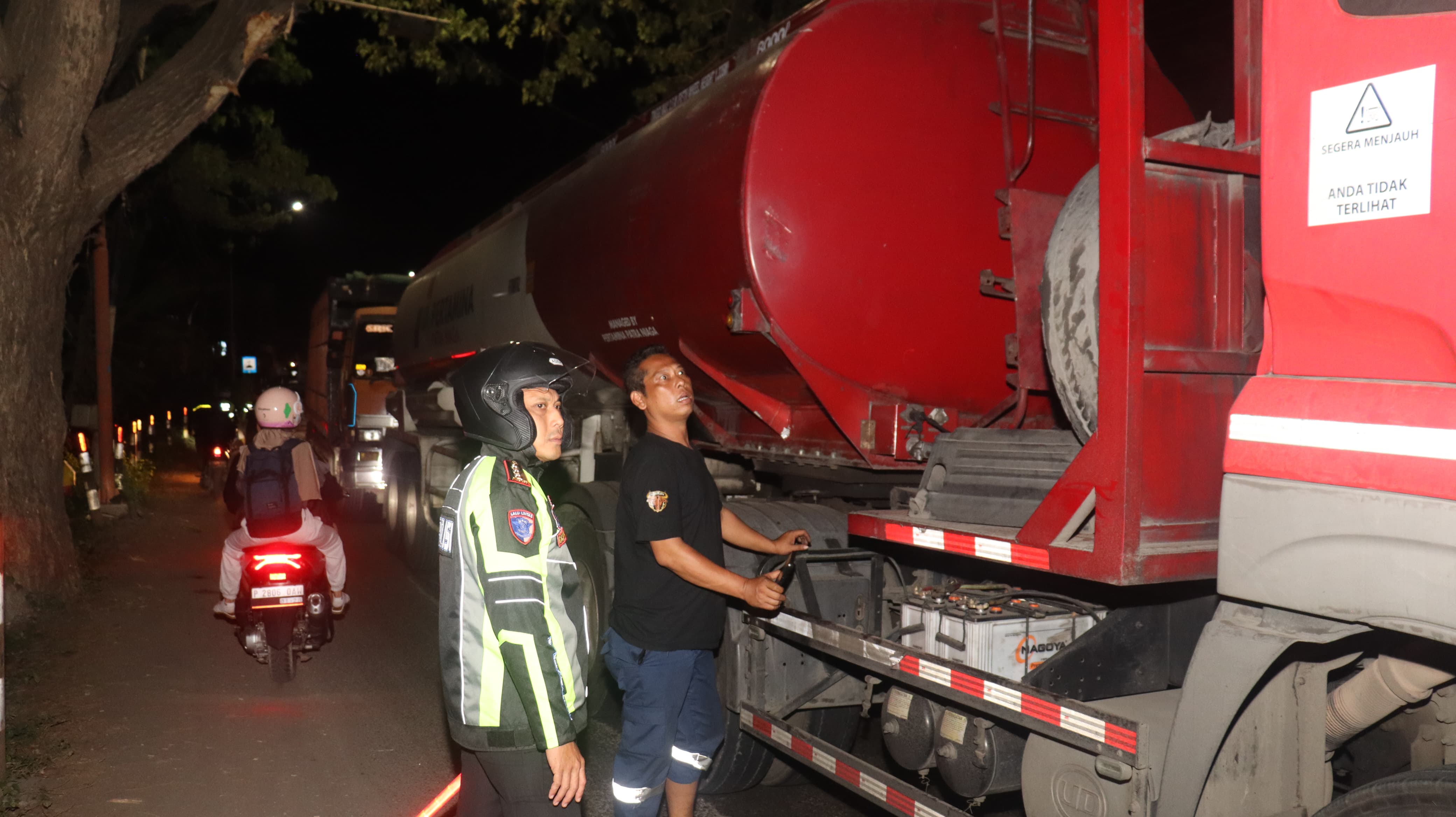 Gercep! Polresta Banyuwangi Tangani Truk Mogok di Tengah Lonjakan Arus ke Pelabuhan Ketapang