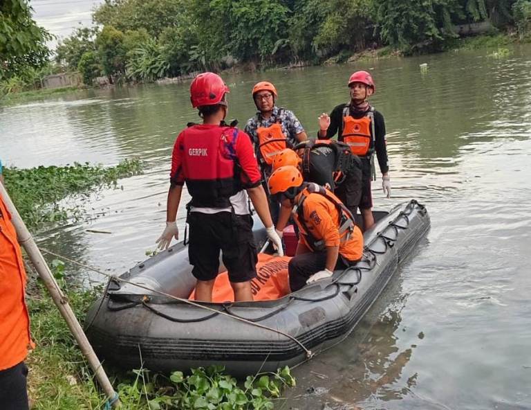 Pemuda Terjunkan Diri di Anak Sungai Brantas Ditemukan Tak Bernyawa