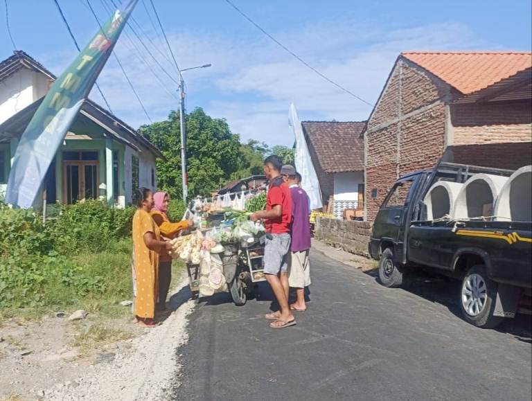 Berkah Mulusnya Jalan Aspal TMMD Ke-124 di Jember Dongkrak Ekonomi Masyarakat
