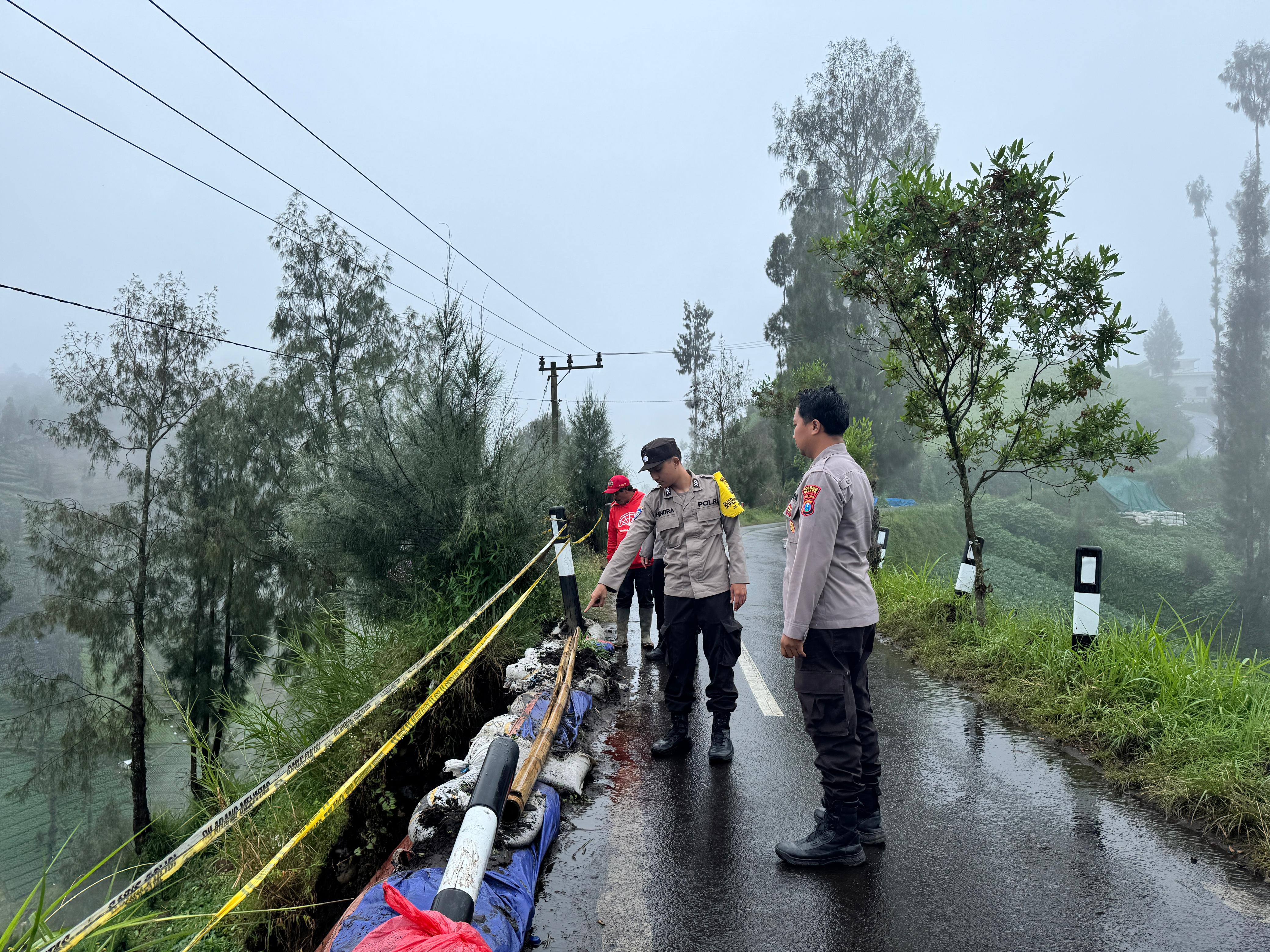 Kecelakaan di Jalur Bromo, Jeep Terjun hingga 250 Meter