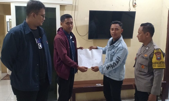 Bus TransJatim Tabrakan dengan Motor di Benjeng, 1 Korban Luka dan Berakhir Damai