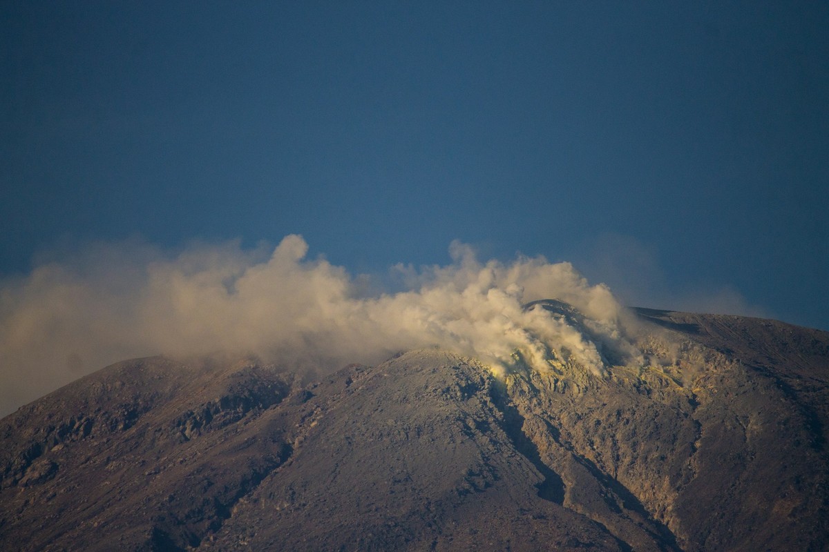 Menguak Keindahan Gunung Arjuno dari  3 Jalur Pendakian 