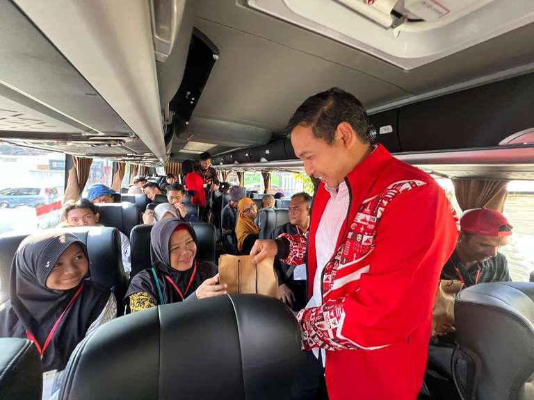 Ratusan Pemudik Balik Gratis Bareng PSI Jatim