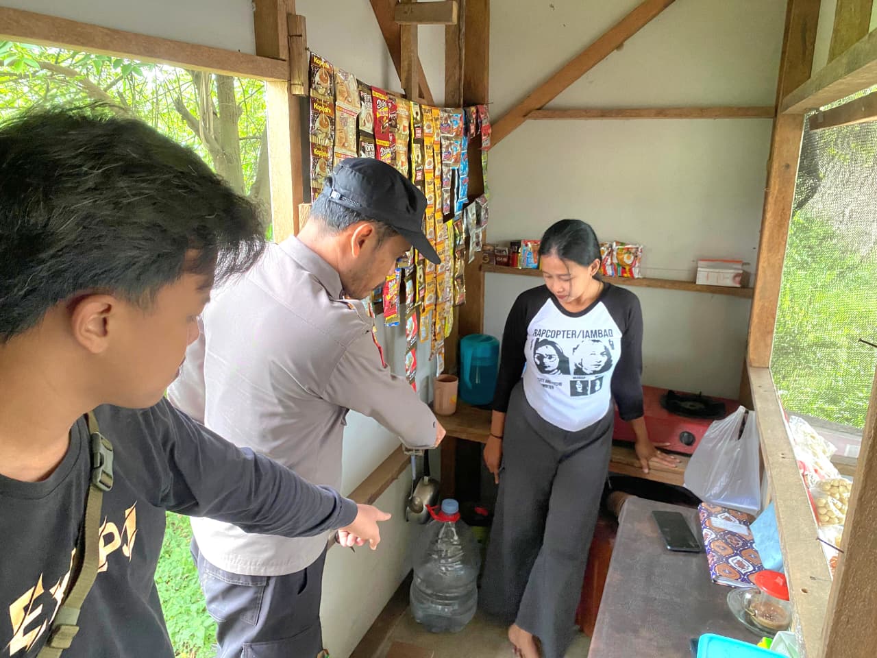 Warkop di Gondangwetan Dibobol Maling, Terekam CCTV Masuk Lewat Dinding