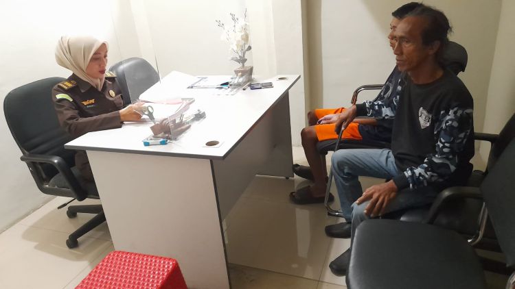 Kejari Kabupaten Kediri Terima Tahap II Dua Tersangka Perkara Pencurian 