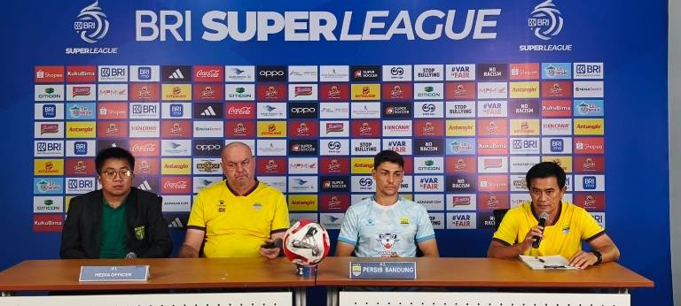 Bojan Hodak Incar Kemenangan di Kandang Persebaya Surabaya