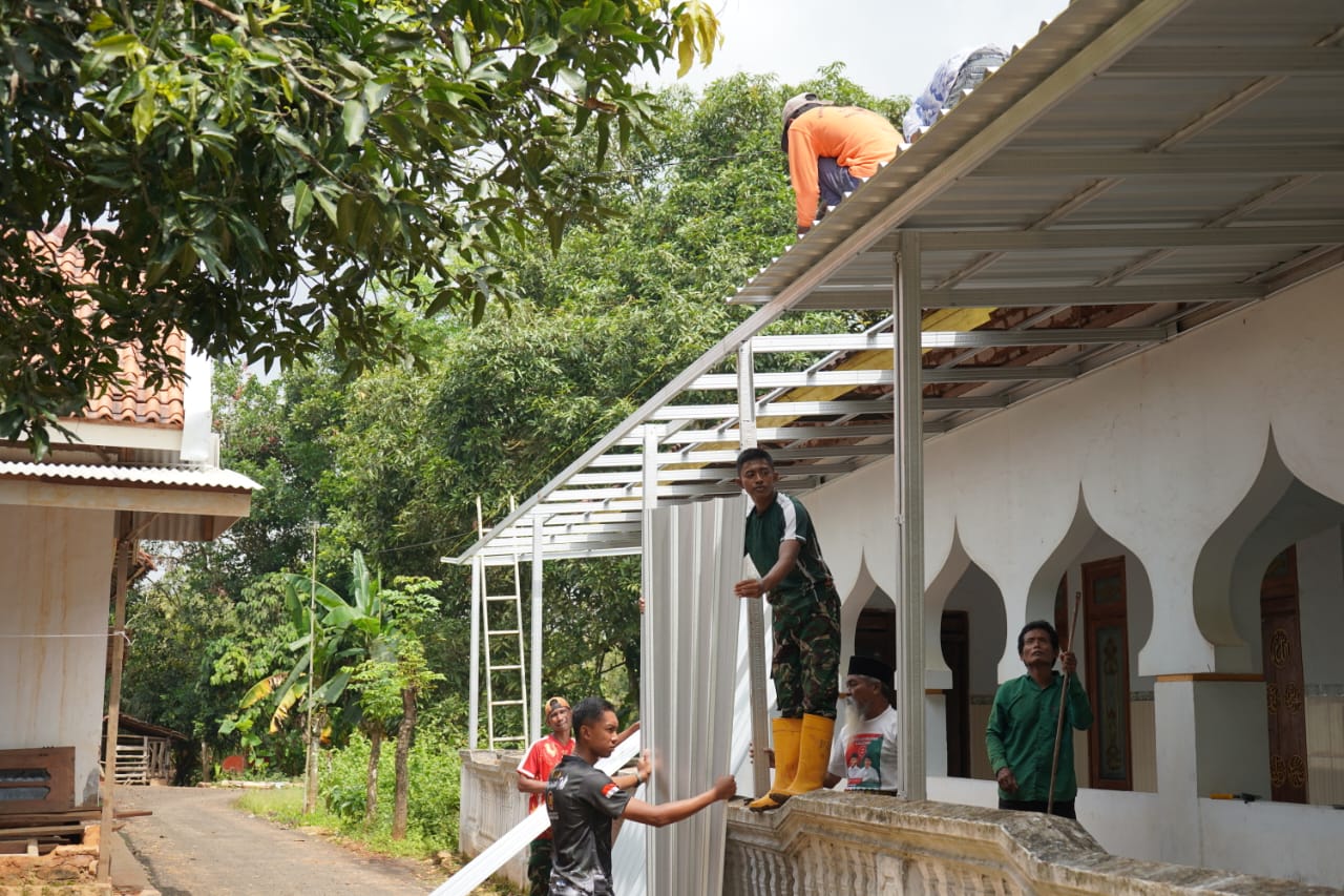 Satgas TMMD 127 Percepat Pembangunan Kanopi Masjid Mandala