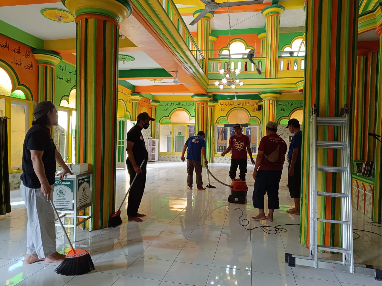 Gerakan Resik-resik Masjid, Gimbal Alas Bersihkan Masjid Baitul Makmur