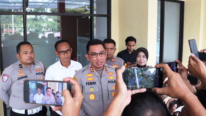 Toyota Avanza Seruduk Moge Harley Davidson di Lombang Dajah, Satu Luka Berat