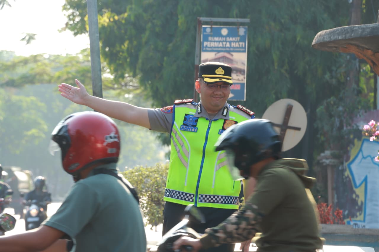 Kapolres Lamongan Turun Langsung Pimpin Commander Wish Urai Kemacetan